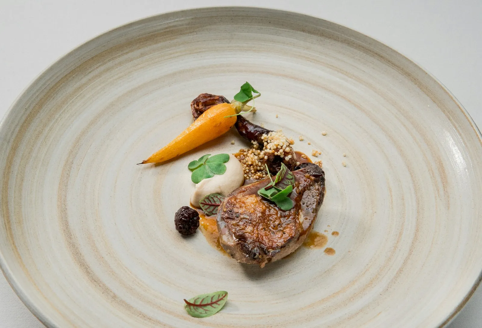 Une assiette dressée du menu de saison